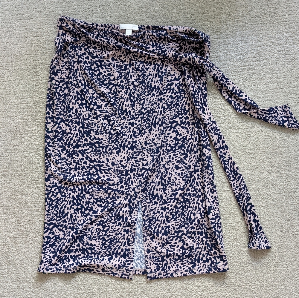 14th & Union knee length skirt with slit